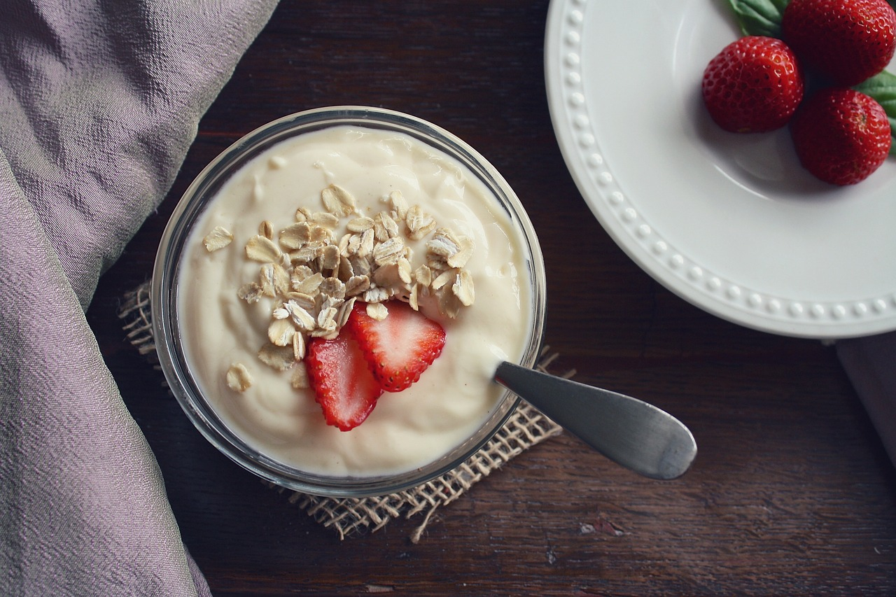 Jogurt naturalny - zalety spożywania